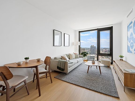 4th image of 18 6th Ave APT 4510