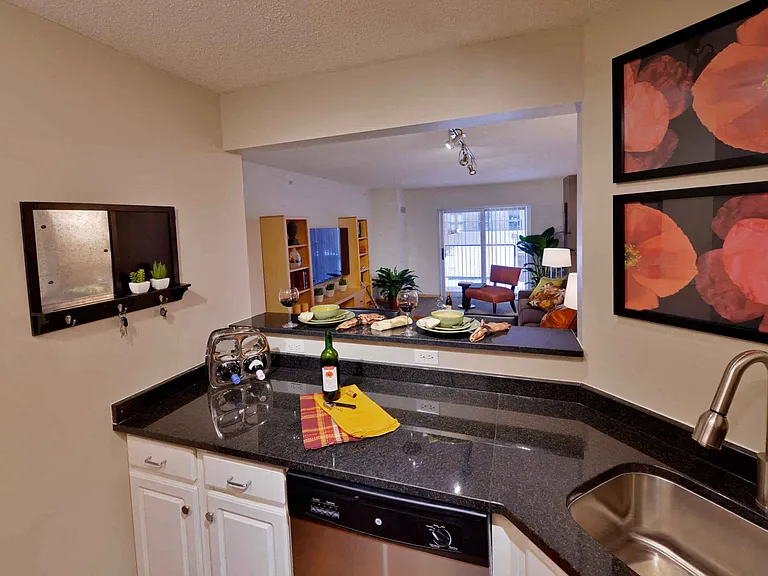 The Metro Apartments — Photo 6