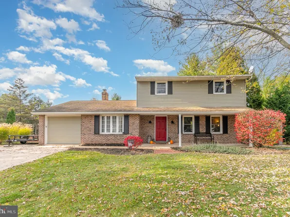 3760 Fox Chase Ct, Dover, PA 17315