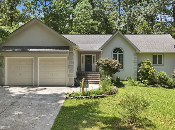 419 Thornwood Cir, Mount Airy, GA 30563