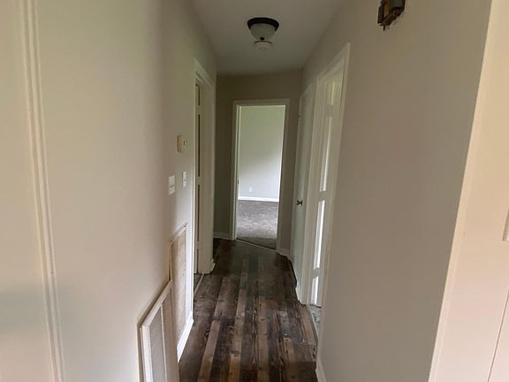 5th image of 422 Louise Ln