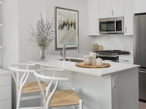 3rd image of 1207 N Lasalle St #2013