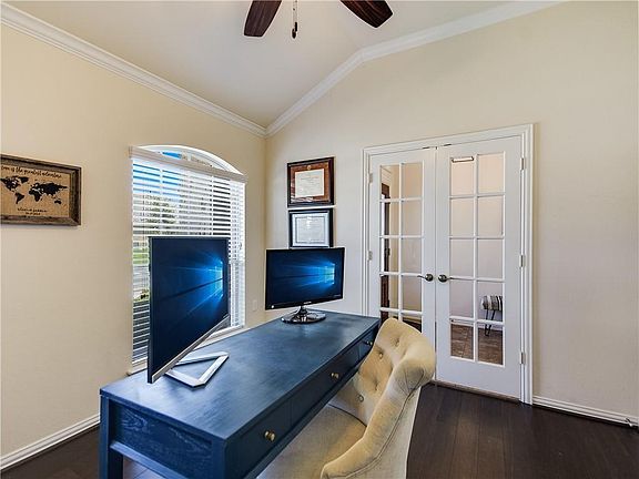 5th image of 701 Cardenas Ln