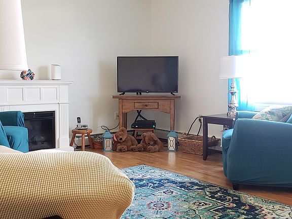 5th image of 919 W Mountain Ave