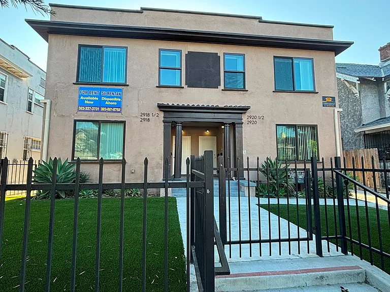 2918 1/2 S Normandie Ave — Photo 1