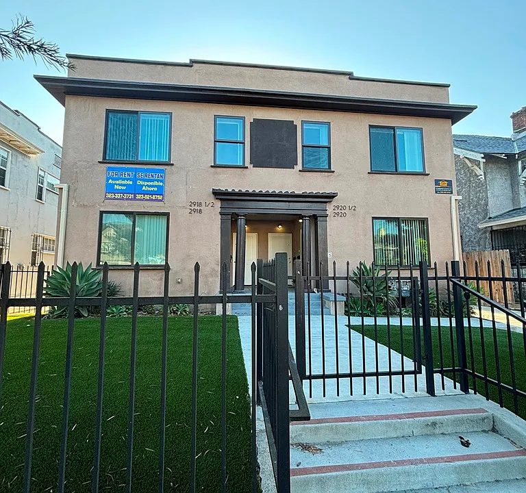 2918 1/2 S Normandie Ave