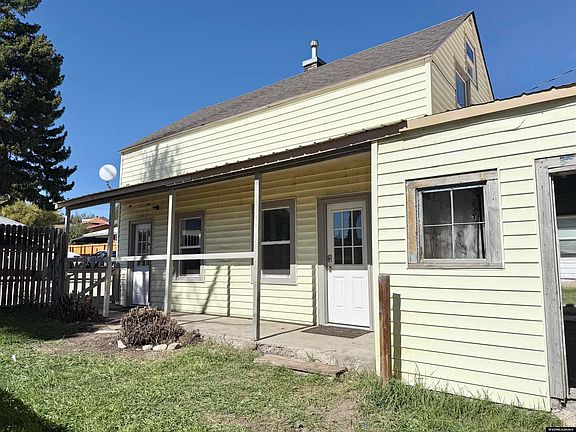 2nd image of 610 Cedar Ave