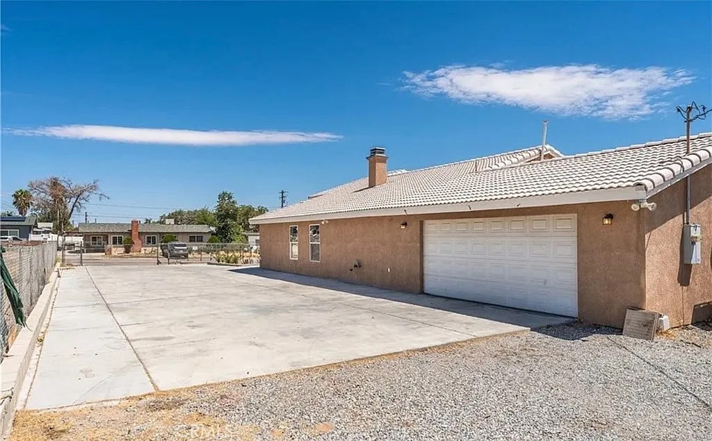 4 bed, 2.5 bath, 2260 sqft, $2,900 — Photo 2
