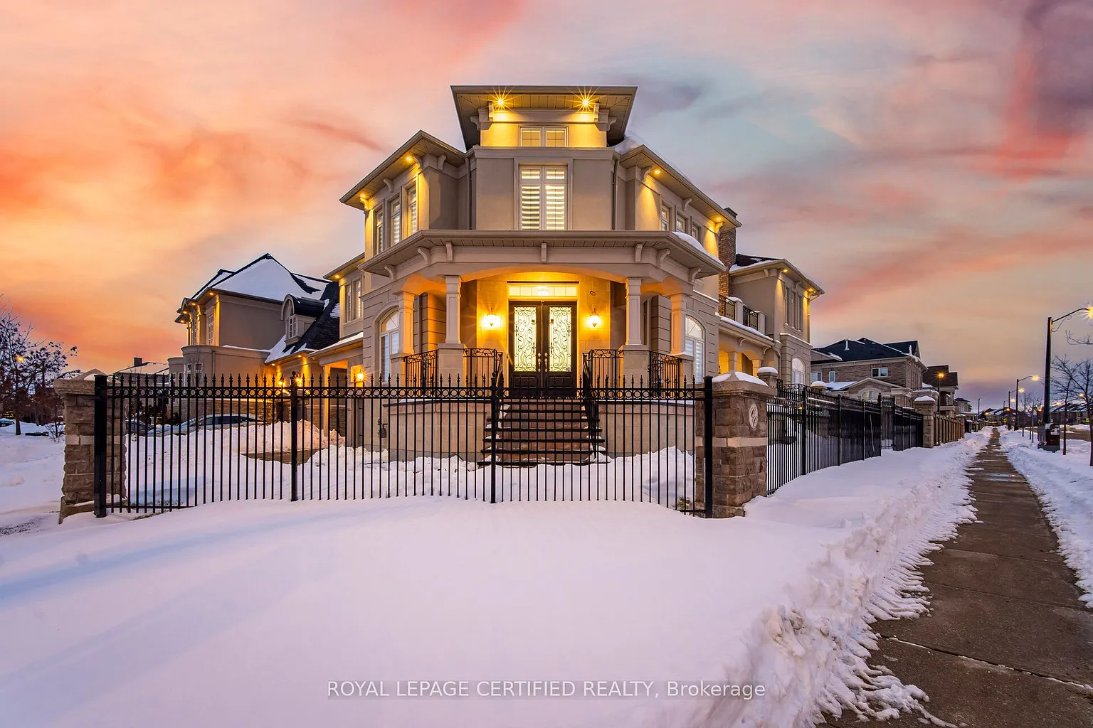 100 Virtue Cres photo 1