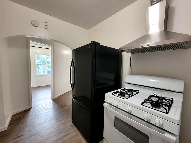 416 N 3rd Ave — Photo 8