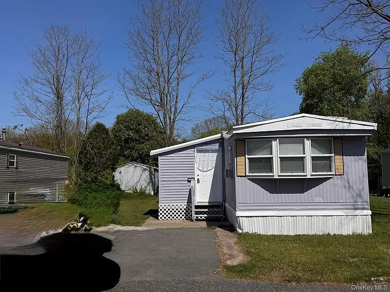 23 Daisy Dr — Photo 1