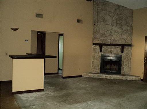 3rd image of 309 Cedarwood St