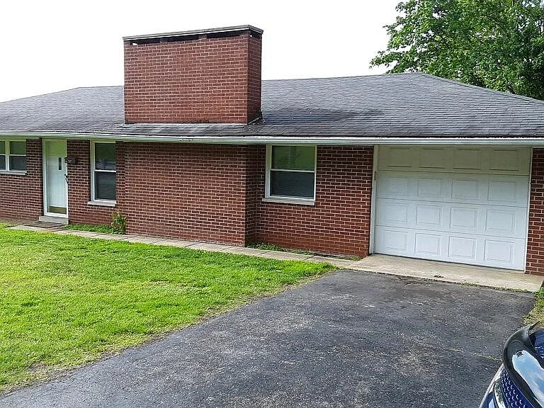 145 Falls St — Photo 3