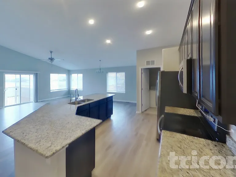 6748 Lamine Dr — Photo 7