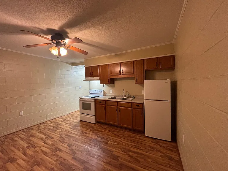 310 W Chestnut St — Photo 3