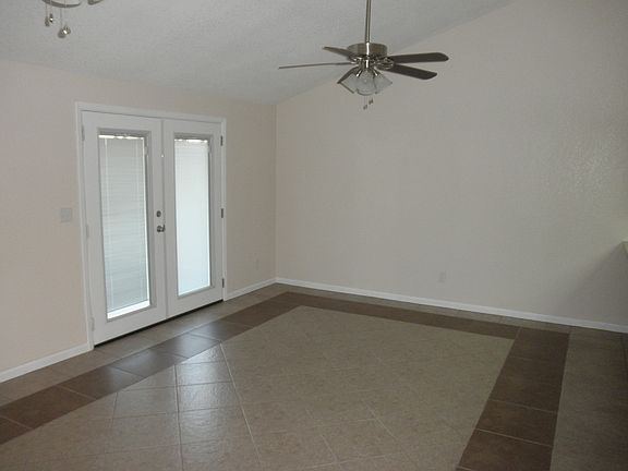 Living room, vaulted ceiling