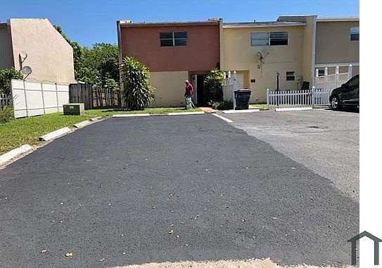4th image of 954 SW 74th Ave
