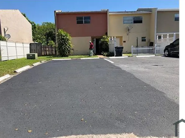 954 SW 74th Ave, Pompano Beach, FL 33068