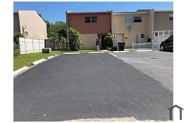 Building Photo - 954 SW 74th Ave