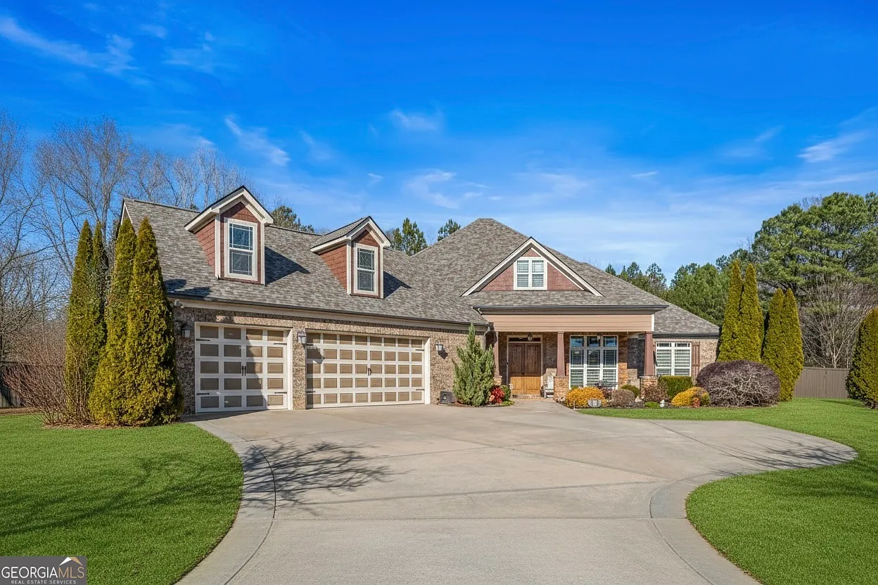 215 Berry Hill Ln photo 1