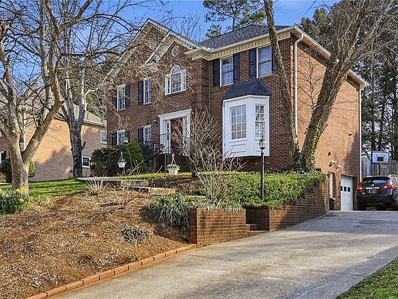 2nd image of 86 Shadylawn Dr