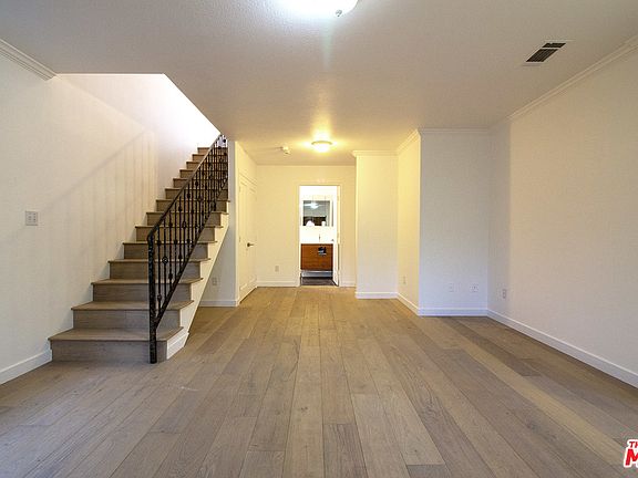 4th image of 2109 Echo Park Ave