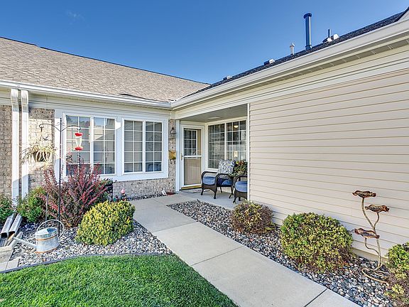 2nd image of 652 Lake View Dr