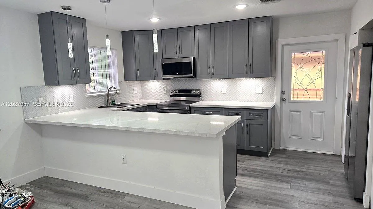 Earlington Heights — Photo 2