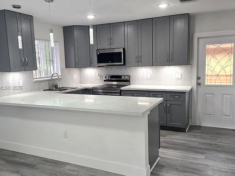 4952 NW 21st Ave — Photo 6