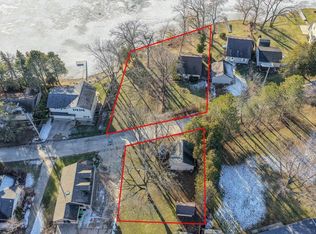 5604 Peninsula Dr W, Waterford, WI 53185