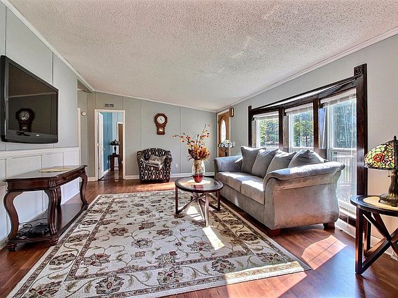 4th image of 1406 E 34th Pl