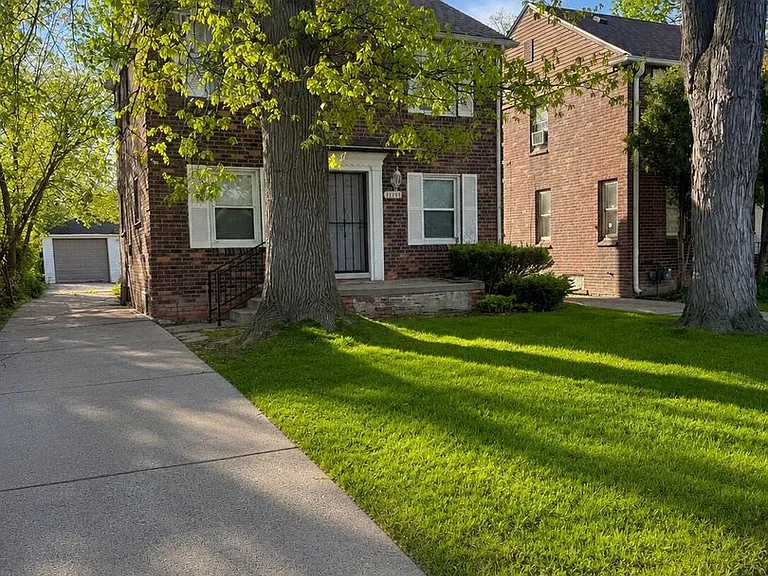 10404 Somerset Ave — Photo 2