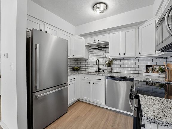 5th image of 625 Country Club Dr APT H4