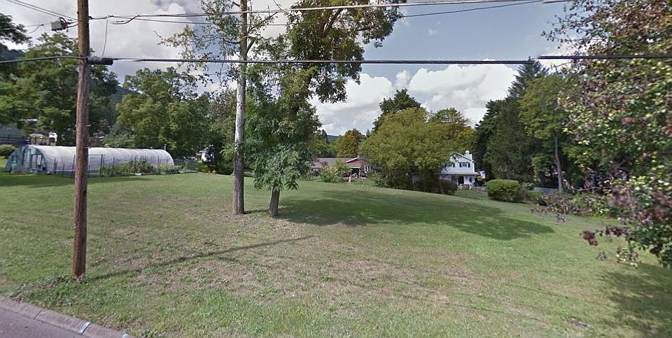 1st image of 262 W 10th St