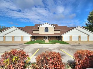 2045 Hunters Ridge Dr APT 204, Mason City, IA 50401