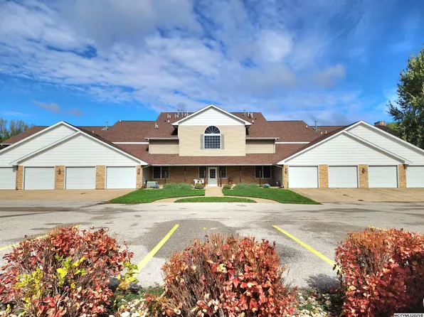 2045 Hunters Ridge Dr APT 204, Mason City, IA 50401