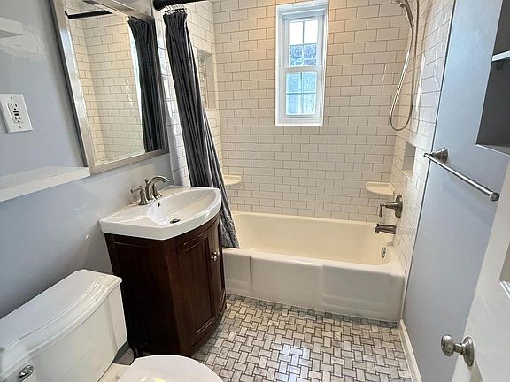 5th image of 1818 W Abingdon Dr APT 202