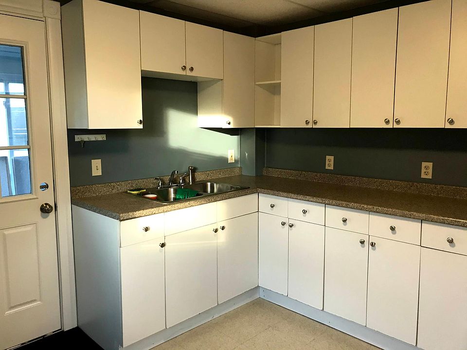 Plentiful cabinet space