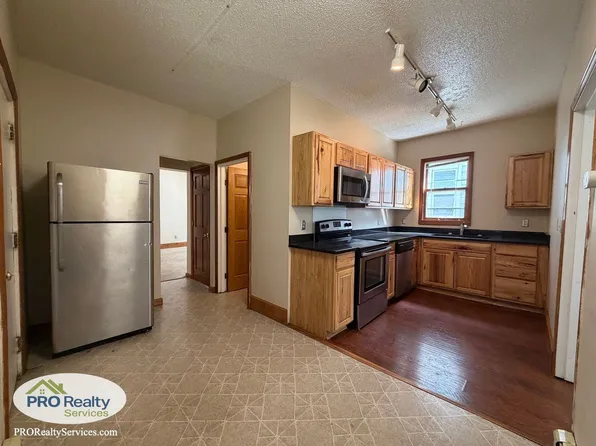962 6th St E, Saint Paul, MN 55106