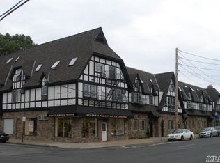 1421 Broadway APT 1F, Hewlett, NY 11557