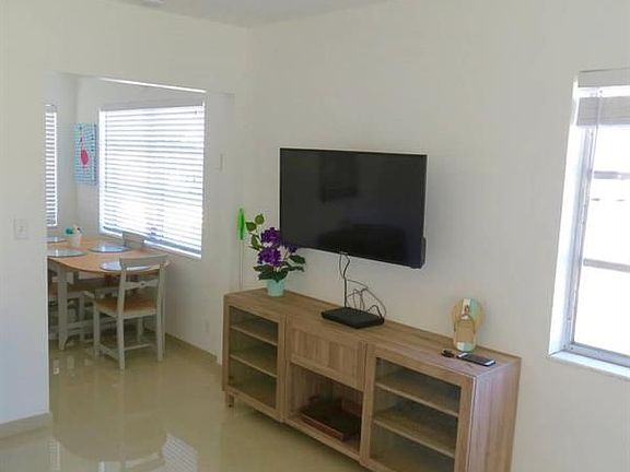 4th image of 29 NE 3rd St #1