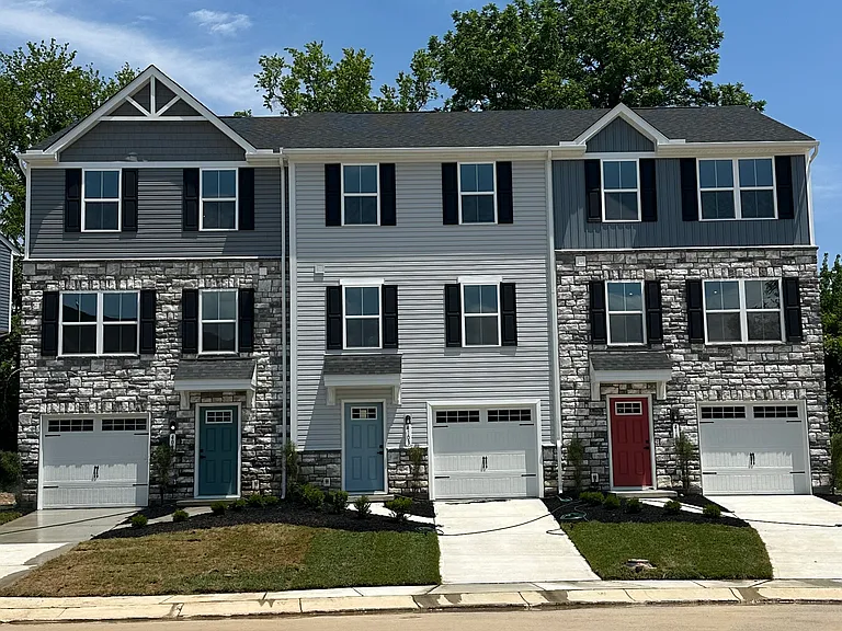 4103 Hemlock Ct — Photo 2