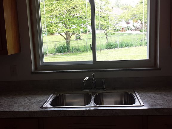 4th image of 243 E Linwood Ave