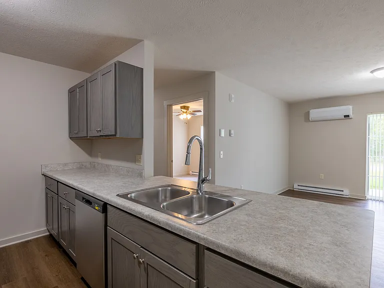 Fountain Springs Apartments — Photo 7