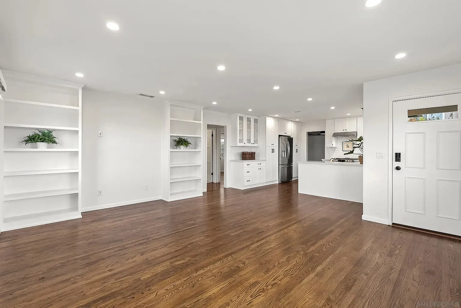 4325 Long Branch Ave — Photo 3