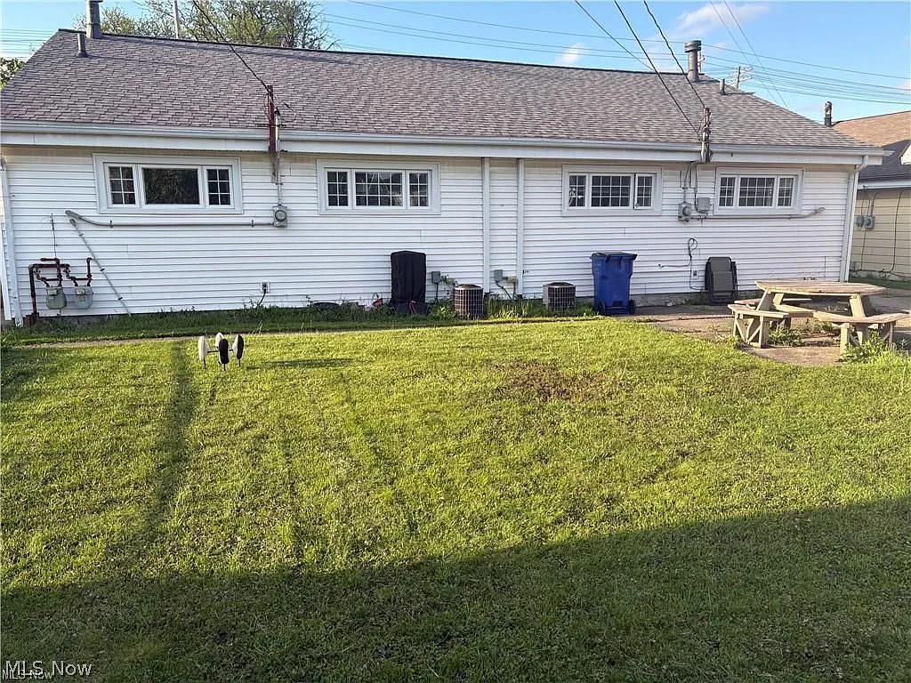 2 bed, 1.0 bath, 1632 sqft, $1,200 — Photo 2