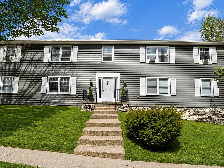 125 E Walnut St #29 — Photo 15