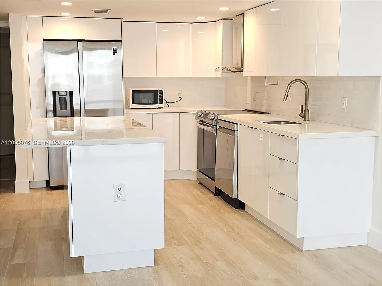 The Presidential Condo — Photo 4