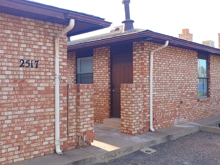 2521 Eubank Blvd NE — Photo 1