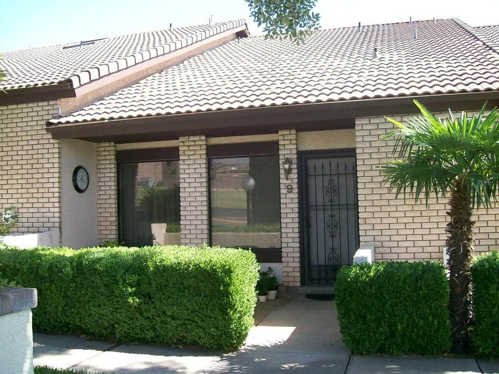 Town Oaks Town Home — Photo 1